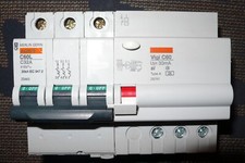 DISJONCTEUR DIFFERENTIEL TRIPHASE 32A 30mA TYPE A SI MERLIN GERIN 32 AMPERE 20KA