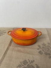 Marmite ovale orange en fonte