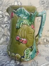 Pichet Barbotine fives Lille décor 4403 CERISES morceaux cassés recollés 18cm