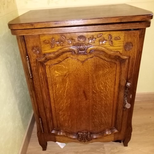 Meuble rustique avec machine