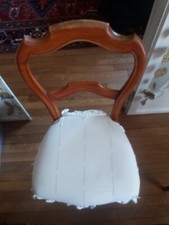 Lot de 4 chaises style Directoire, avec couvres-chaises, des parties à recoller.