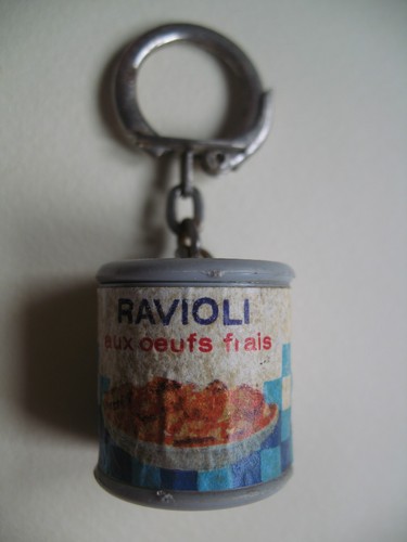 374 porte clés boite - -,
