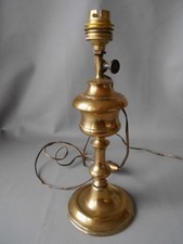PIED DE LAMPE FAIT AVEC UNE