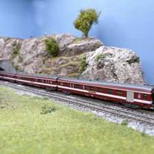 3 voitures UIC A9 1CL x 2 et mixte A7D fourgon/1CL, Le Capitole, SNCF, Ep. III e