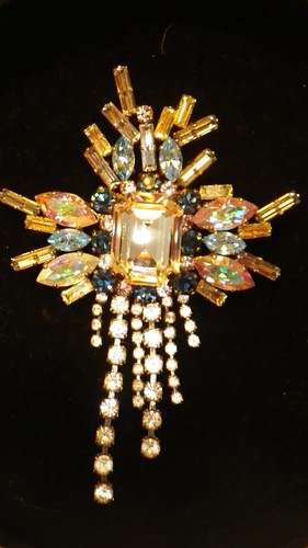 Broche christian lacroix - broche,