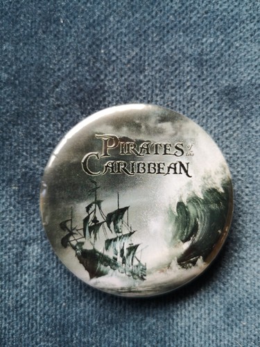 Badge disney pirates - disney, of