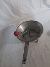 Ancien Moulin à Légumes Presse Purée avec 3 pieds Breveté Sgdc 2 Made In France