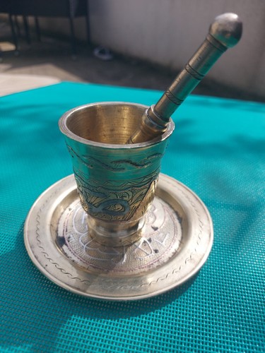 Ancien mortier avec - avec, pilon