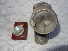 2 anciennes lampes à main et