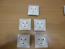 1 PRISE ELECTRIQUE 20A LEGRAND ANCIENNE PLASTIQUE  EN TRÈS BON ETAT NEUVE °