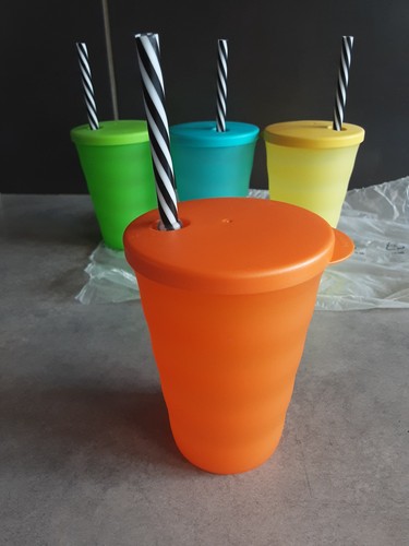 Lot verres avec couvercles