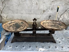 Ancienne balance à plateaux 10 kgs avec poids