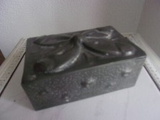 COFFRE /BOITE  ÉTAIN REPOUSSE