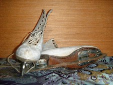 paire de patin à glace avec chaussures en cuir pointure 40