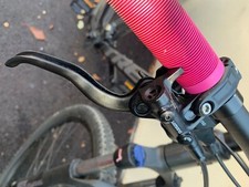 Vtt Trek marlin 5 édition 2022 très bon état. Couleur grise.