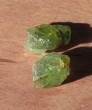 Péridots bruts de belle