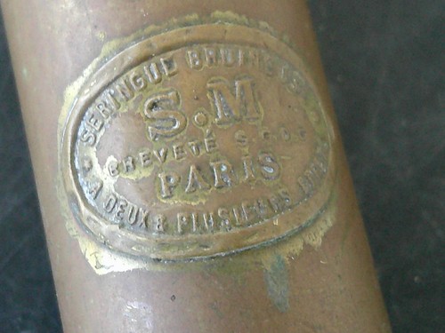 Seringue bruineuse a deux - s.m,