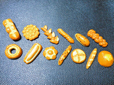 Série de 13 fèves de