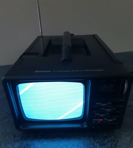 Ancienne radio portable - tv, et