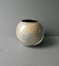 vase boule en verre, signé