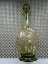 ANCIENNE CARAFE EN VERRE EMAILLEE A DECOR FLORAL DE COULEUR VERTE