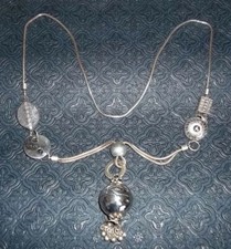 Grand collier en métal