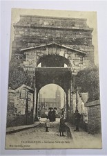 CPA  VALENCIENNES 59300  ancienne porte de Paris animée pub BYRRH  RHUM HURARD