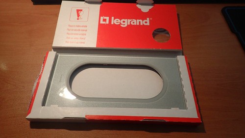 Plaque verre titane - titane, legrand
