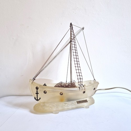 Très originale lampe verre - très,