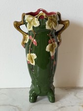 Vase ancien en barbotine –