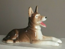 Statuette, sujet ancien de chien, Berger Allemand en porcelaine, éstampillé