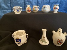 8 vases, pots , pichets , vaisselle miniature en porcelaine 