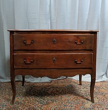 Commode sauteuse Louis XV en noyer
