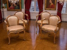 SUITE DE 4 FAUTEUILS EN NOYER