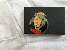 Figurine Pin’s boîte CORNER