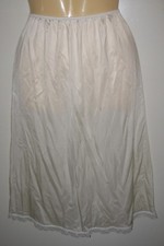 WARNER'S PERFECT MEASURE - WHITE ANTRON NYLON HALF SLIP SIZE MEDIUM  27" USA