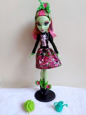 Monster High Doll Venus McFlytrap Gloom and Bloom