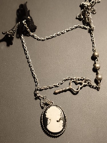 Collier ancien camée