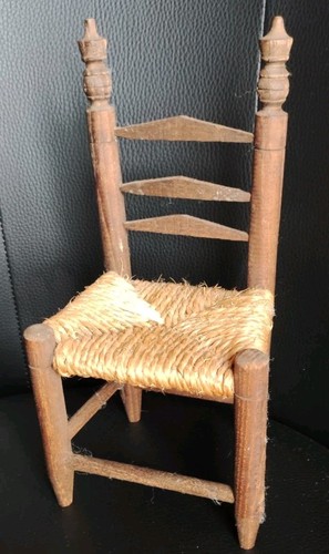 Ancienne petite chaise pour