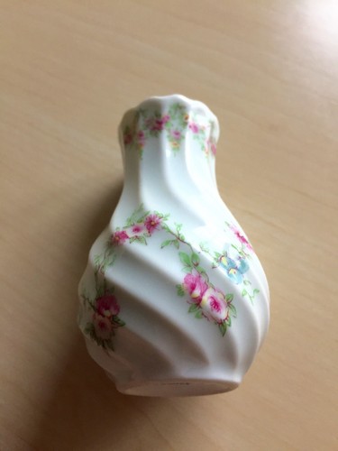 Petit vase miniature torsadé