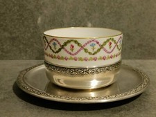 Bol en Porcelaine   monture et Soucoupe en Métal Argenté Ancien .