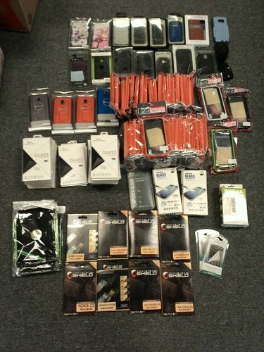 Lot 125 piece cellphone - of,