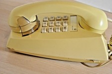 téléphone mural vintage.