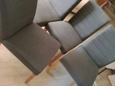 Quatre chaises de salle à manger