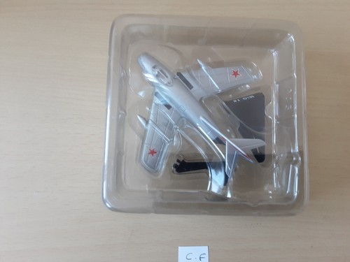 Avion miniature mig 15 - mig,