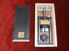 A Presse chargement barillet percussion 36 et 44 en coffret 