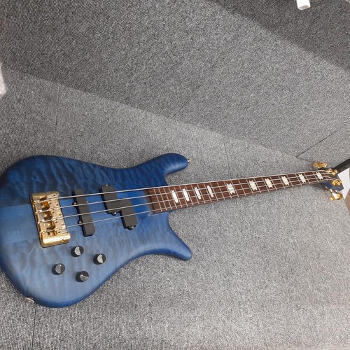 Guitare basse électrique