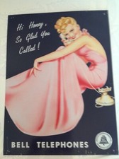 TRES RARE ANCIENNE TOLE EN RELIEF DE 1993 PIN-UP BELL TELEPHONE