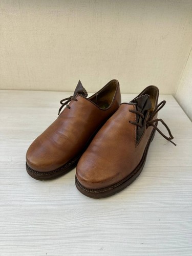 Chaussures traditionnelles - , en