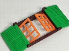 MAJOKIT FENÊTRE MARRON A DEUX VANTAUX ORANGE ET VOLETS VERTS